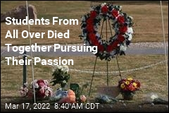 After Fatal Texas Crash, a Memorial of Golf Balls