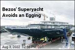 Bezos&#39; Superyacht Avoids an Egging