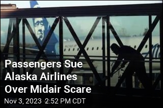 Passengers Sue Airline After Scare From Off-Duty Pilot