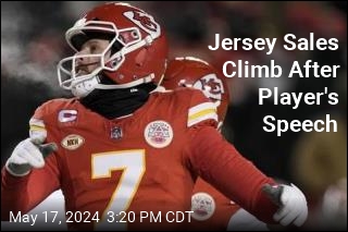 Kicker&#39;s Jersey Climbs NFL Sales List