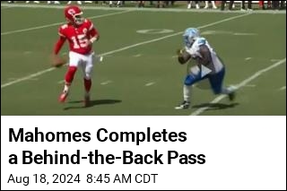 Mahomes Makes Behind-the-Back Pass