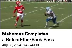 Mahomes Makes Behind-the-Back Pass