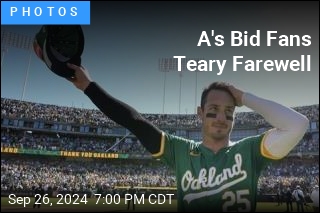 A&#39;s Bid Fans Teary Farewell