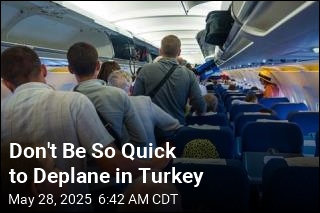 Turkey to Fine Passengers Who Stand Up Too Soon on Planes