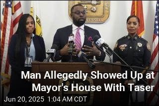 Man Accused of Showing Up at Mayor&#39;s House With Taser