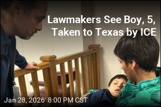 Lawmakers Visit Boy Held in Texas by ICE